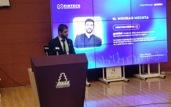 Passage dans l ecran de la conference de presse evenement Algeria fintech